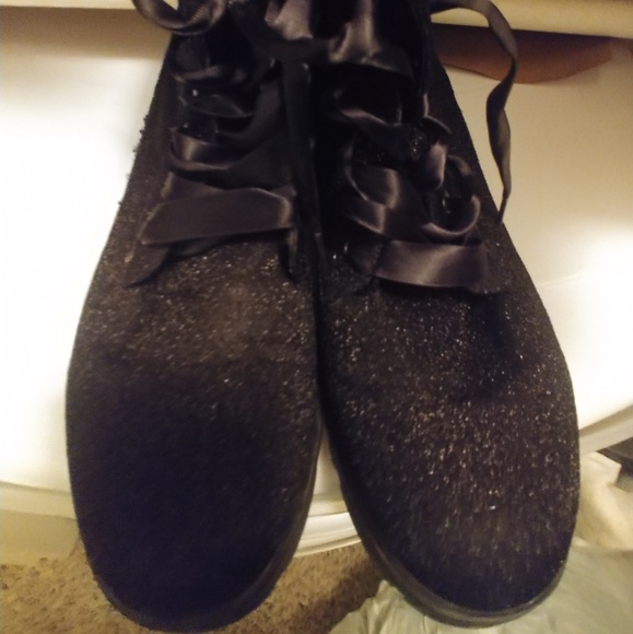 Boots - Picture 2 of 8